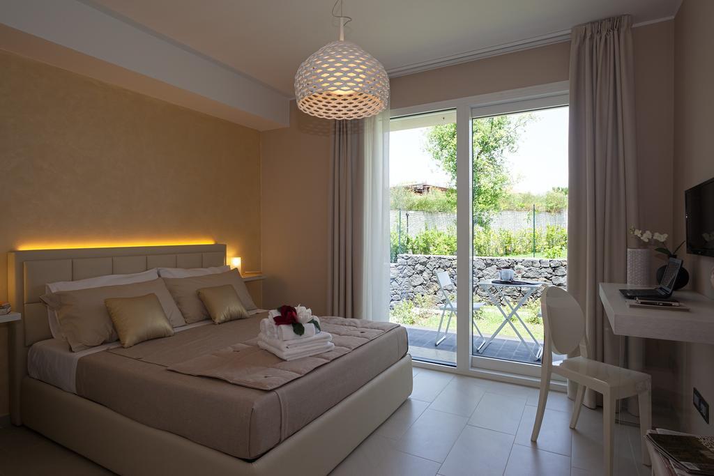 Etna Charme Bed and Breakfast Mascalucia Habitación foto