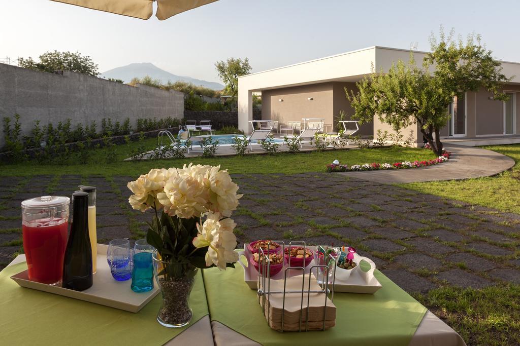 Etna Charme Bed and Breakfast Mascalucia Habitación foto